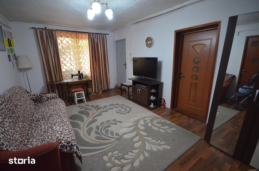 Casă cu 4 camere cu Teren 600 Mp în Andronache