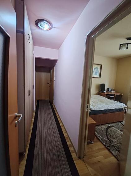 Apartament cu 3 camere semidecomandat, mobilat în Săsar