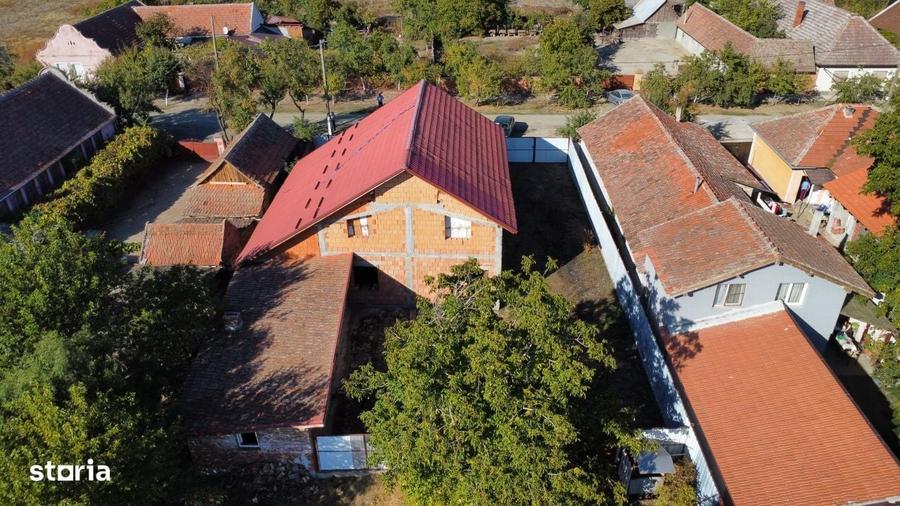 Casă cu 4 camere în Unip