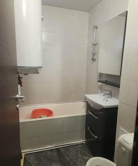 Apartament cu 3 camere decomandat în Drumul Taberei