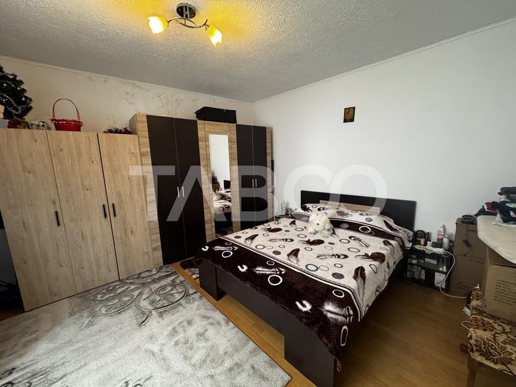 Apartament cu 3 camere decomandat, mobilat în Orașul de Jos