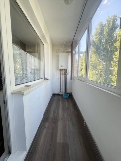 Apartament cu 3 camere semidecomandat, mobilat în Cetății