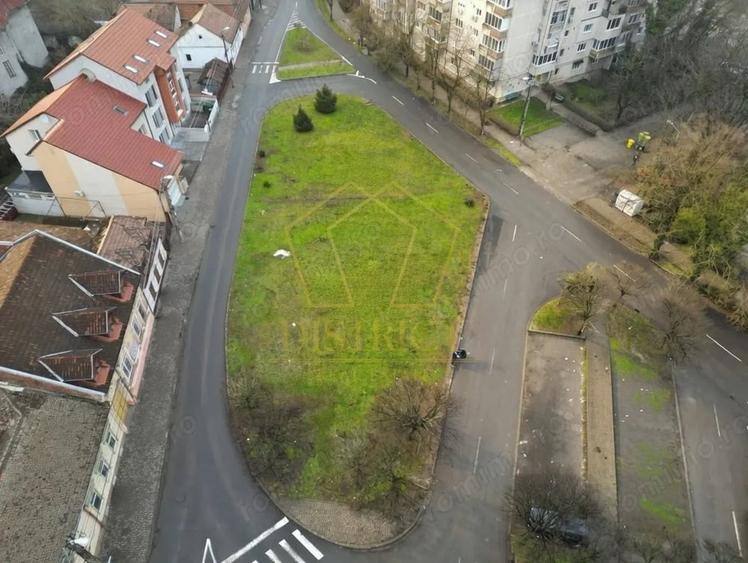 Teren de 905 mp, în Lunei