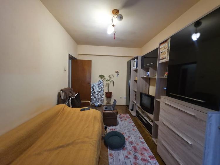 Apartament cu 4 camere decomandat, mobilat în Central