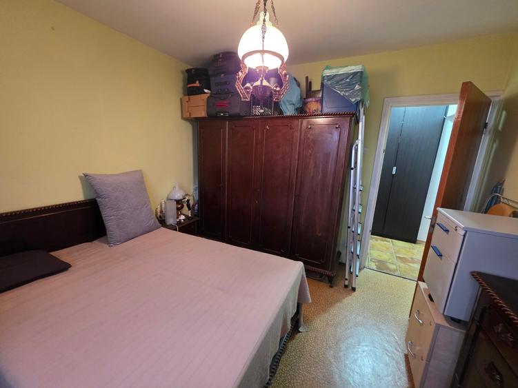Apartament cu 3 camere decomandat în Tineretului