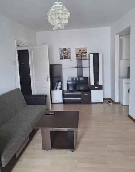 Apartament cu 2 camere semidecomandat, mobilat în Calea Victoriei