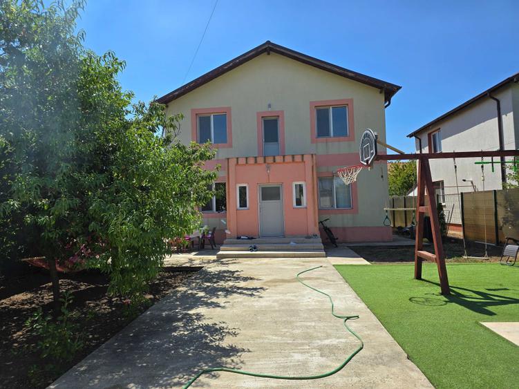 Casă cu 4 camere în Brănești