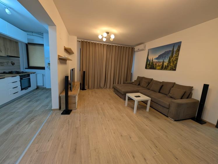 Apartament cu 3 camere semidecomandat în Drumul Taberei