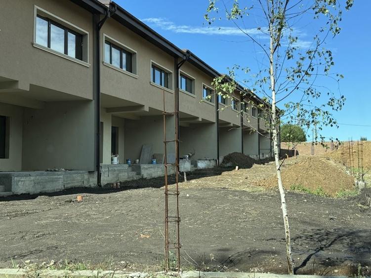 Casă cu 4 camere în Ghermănești