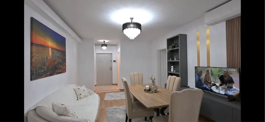 Apartament cu 3 camere decomandat în Exterior Vest