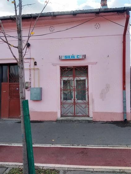 Casă cu 4 camere în Traian