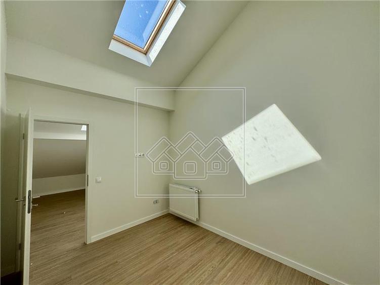 Penthouse cu 4 camere nedecomandat în Exterior Vest