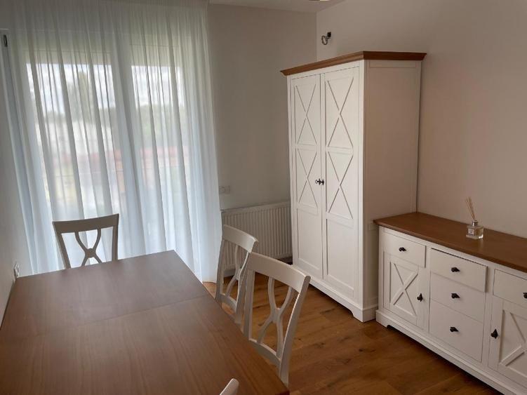 Apartament cu 4 camere decomandat, mobilat în Băneasa