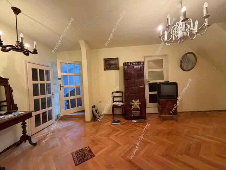 Casă cu 8 camere cu Canalizare în Elisabetin