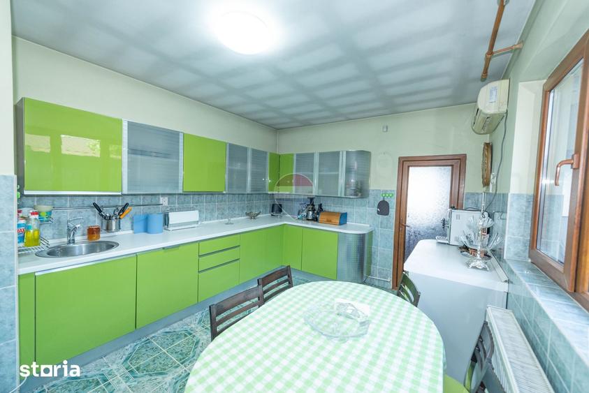 Casă cu 6 camere cu Teren 1000 Mp în Central