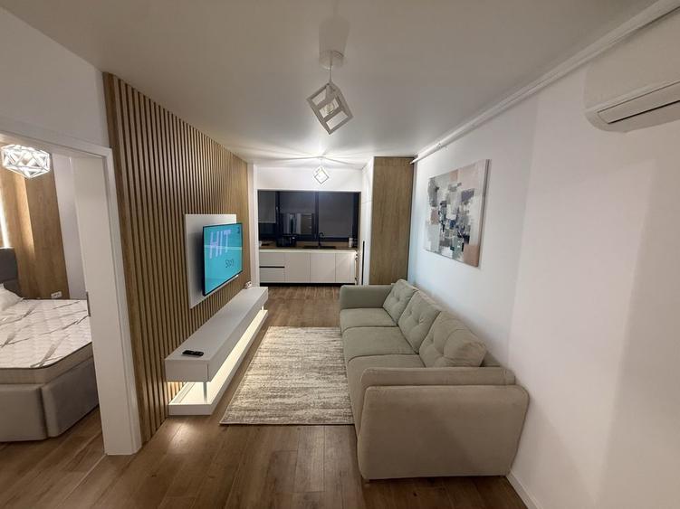 Apartament cu 2 camere semidecomandat, mobilat în Central