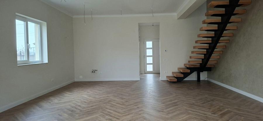 Duplex cu 4 camere cu Canalizare în Dumbrăvița