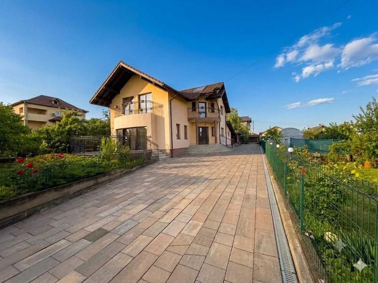 Casă cu 4 camere în Căzănești