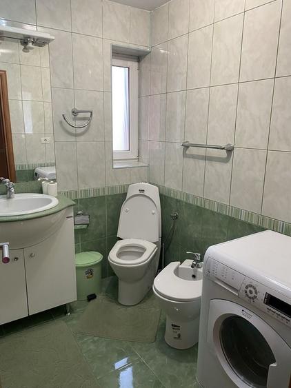 Apartament cu 3 camere decomandat în 1 Mai