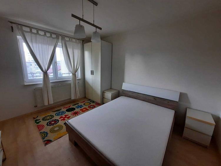 Apartament cu 2 camere semidecomandat în Craiovei