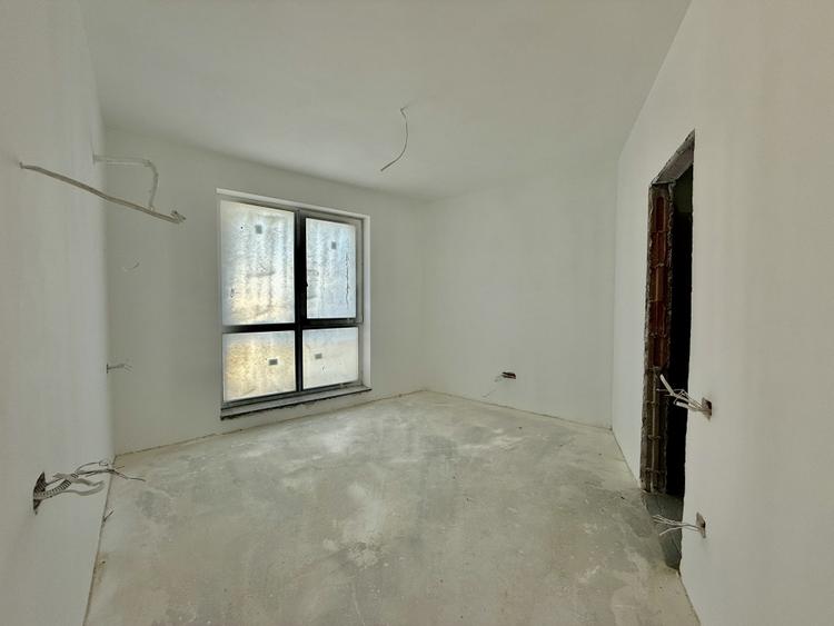 Apartament cu 3 camere semidecomandat în Moșilor