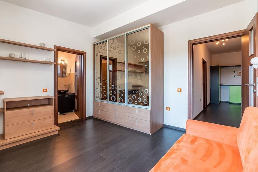 Apartament cu 3 camere decomandat în Jiului