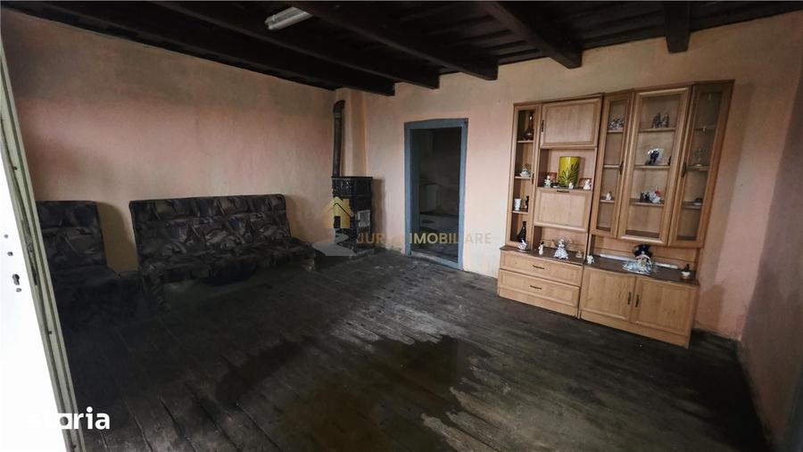 Casă cu 4 camere cu Teren 1839 Mp în Aiton