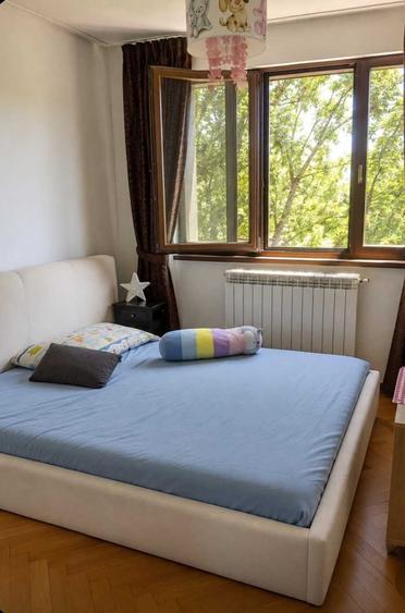 Apartament cu 4 camere semidecomandat în Central