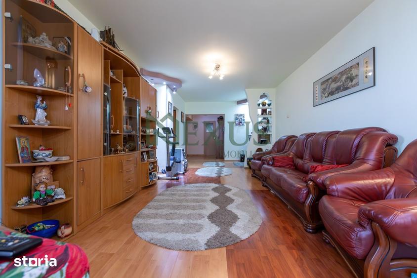 Apartament cu 3 camere decomandat în Cornișa
