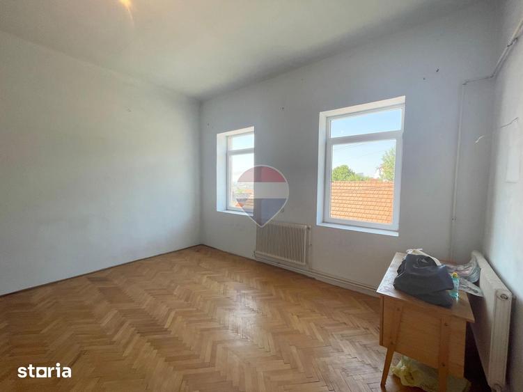 Casă cu 3 camere cu Teren 140 Mp în Central