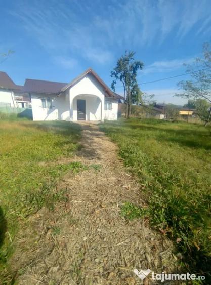 Casă cu 3 camere cu Teren 500 Mp în Predeal