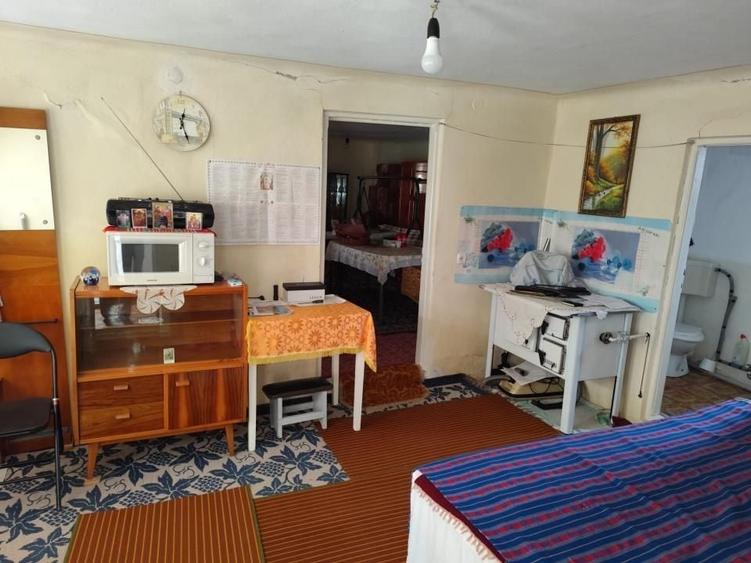 Casă individuală cu 3 camere cu Canalizare în Central