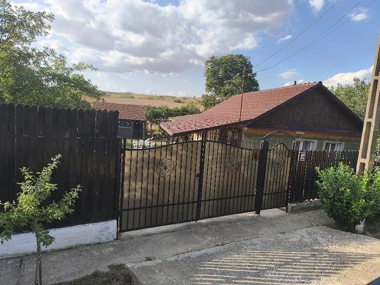 Casă cu 3 camere cu Teren 1000 Mp în Uileacu de Munte