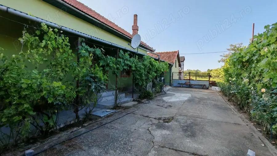Casă cu 4 camere în Țipari
