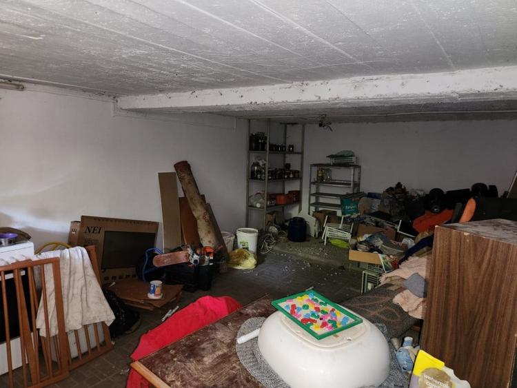 Casă individuală cu 6 camere cu Canalizare în Luna de Sus