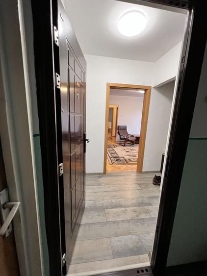 Apartament cu 2 camere semidecomandat în Centrul Civic