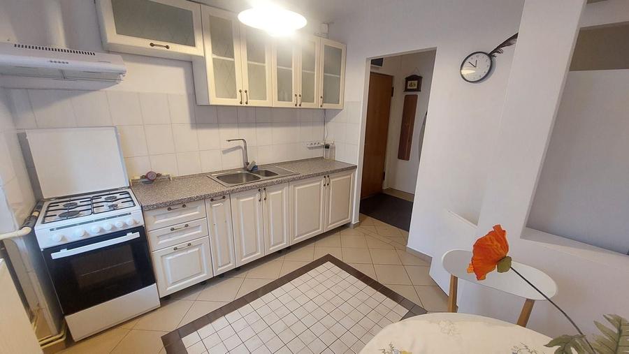 Apartament cu 3 camere semidecomandat, mobilat în Gheorgheni