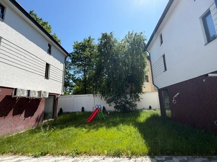Duplex cu 4 camere cu Canalizare în Ferme