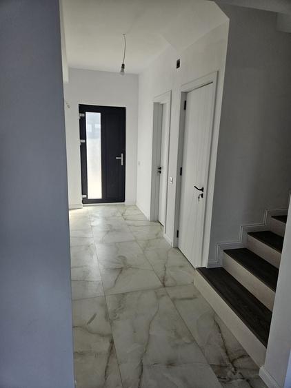Casă individuală cu 4 camere cu Canalizare în Exterior Vest