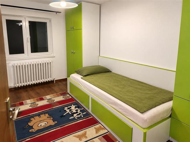 Apartament cu 3 camere decomandat, mobilat în Vasile Aaron