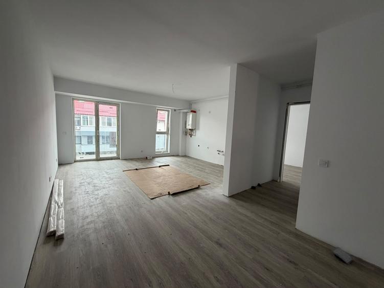 Apartament cu 3 camere semidecomandat în Florești