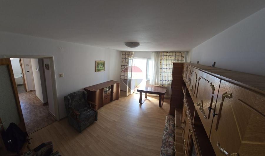 Apartament cu 3 camere decomandat, mobilat în Republicii