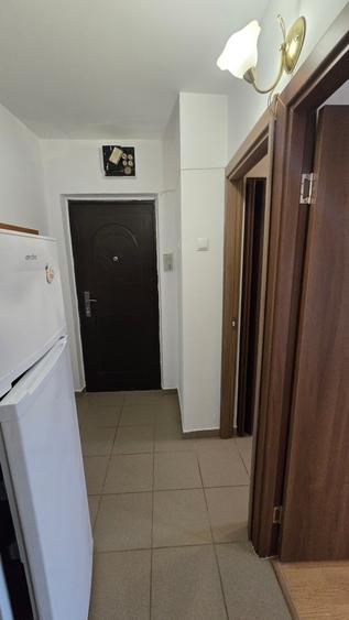 Garsonieră decomandată, mobilată în Crângași