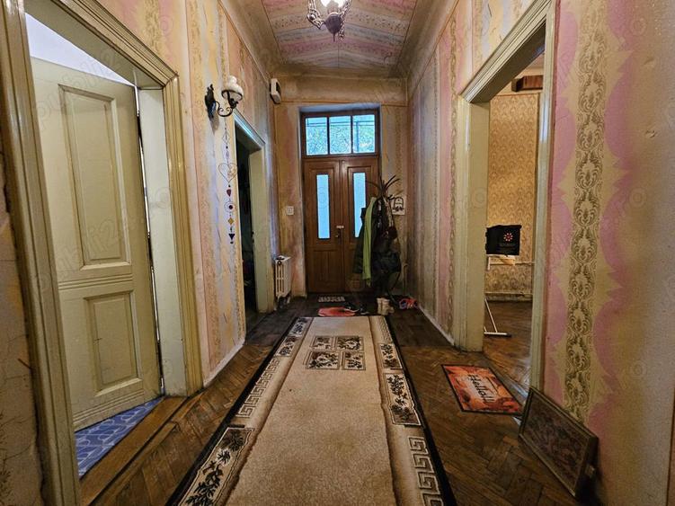 Apartament cu 4 camere decomandat în P-ța Maria