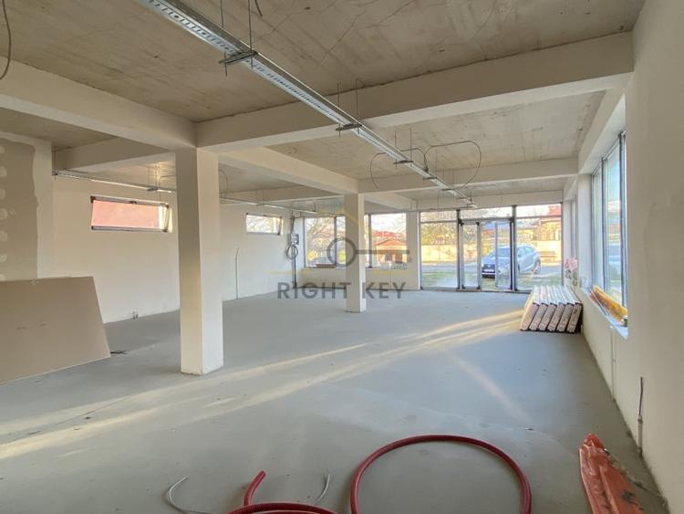 Spațiu comercial, de 244 mp, în Domnești