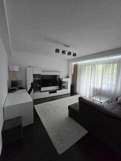 Apartament cu 2 camere decomandat, mobilat în Brâncoveanu