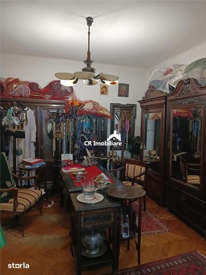 Apartament cu 4 camere semidecomandat în Centrul Civic