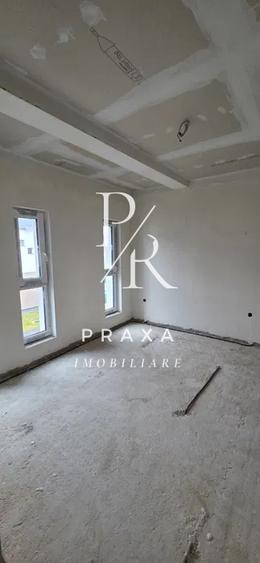Duplex cu 4 camere cu Canalizare în Florești