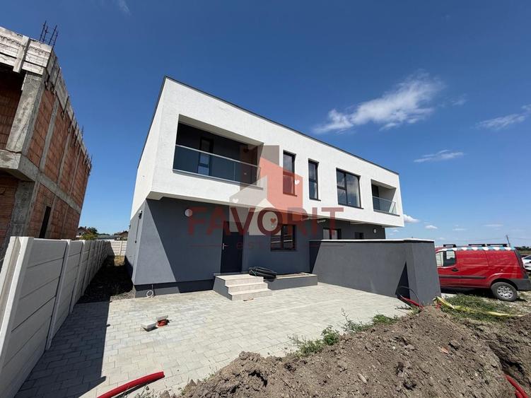 Duplex cu 4 camere cu Canalizare în Săcălaz