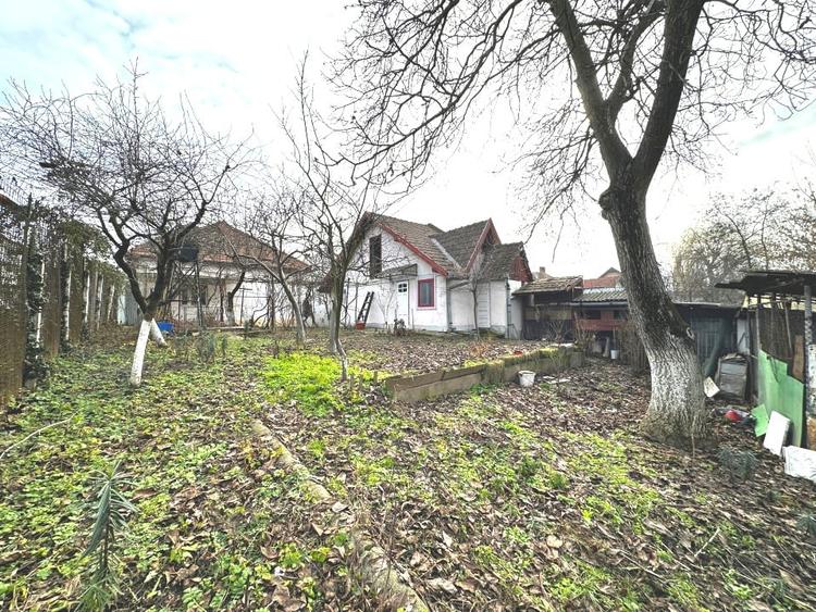 Casă individuală cu 4 camere cu Canalizare în Central